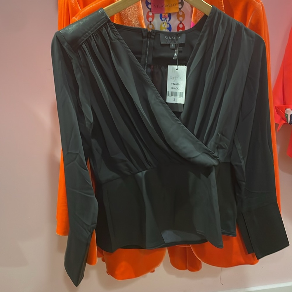 Gracia Faux Leather Peplum Top T24850‎